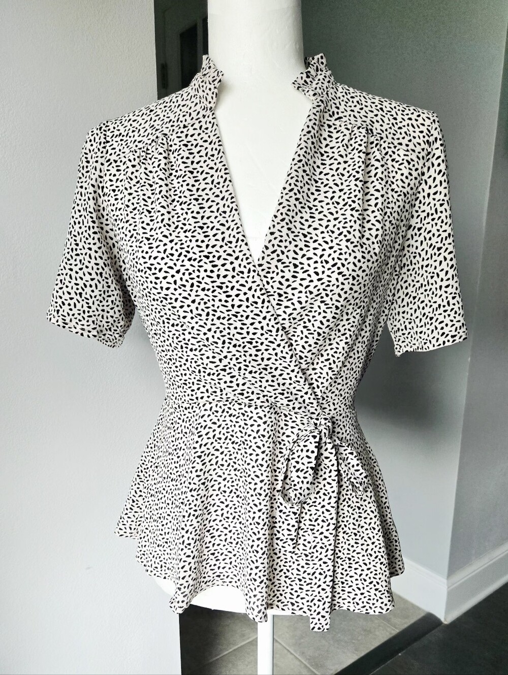 Monteau Los Angeles Black White Animal Print Faux Wrap Peplum Blouse Size M